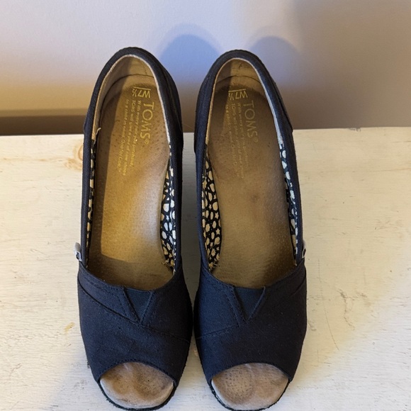 TOMS Black Canvas Peep-Toe Wedges with Patterned Lining - Picture 2 of 10